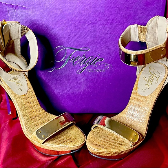 Fergie gold heel with tan 4 inches - Picture 2 of 2